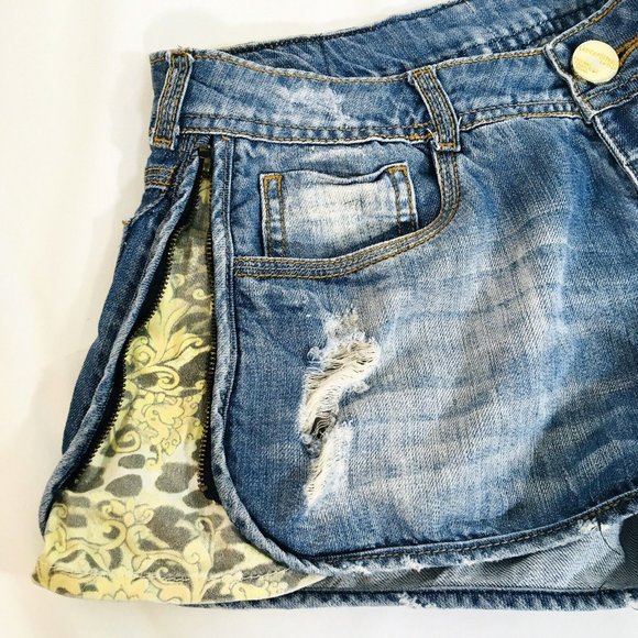 LANCA PERFUME WOMEN SZ 36 DENIM DISTRESSED SHORTS 2” INSEAM ZIP SIDE VENTS LOGO - Picture 2 of 10